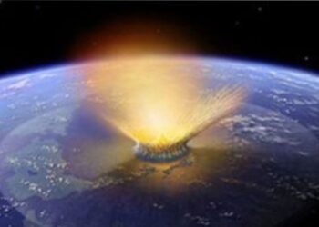 مذنب غير مشاهد بالعين المجردة يقترب من الشمس