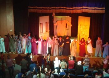 مسرح قصر ثقافة بلبيس يقدم مسرحية “مين يأكل أبوه”