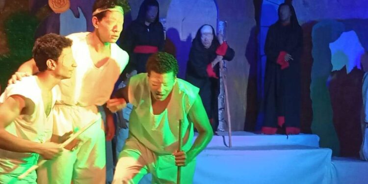 العرض المسرحي “عين الشفق” يختتم لياليه بديروط …   