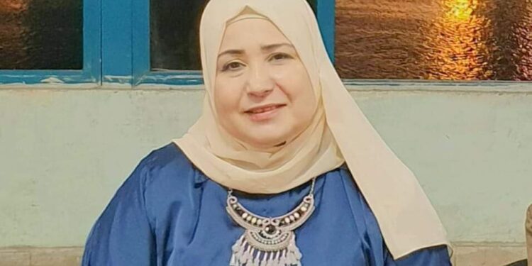 خبَّأتُ أشواقي ولهفَ توجُعي …