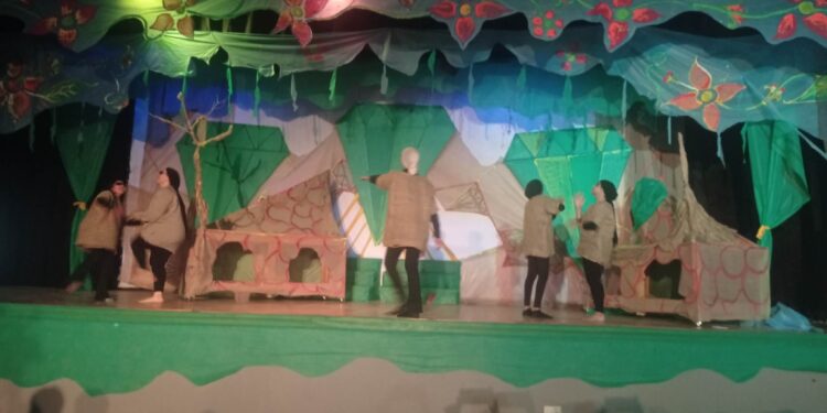 “الشجرة السحرية” و”أفراح” عروض لمسرح الطفل بالوادي الجديد كتب : أشرف كمال 