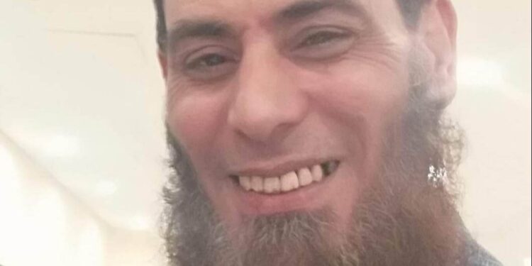 تُطِلّينَ فَوْراً يَهِلُّ الفَرَاشْ