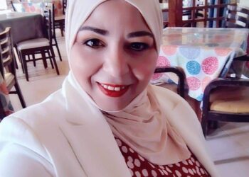 عن أذرع خبأتني …