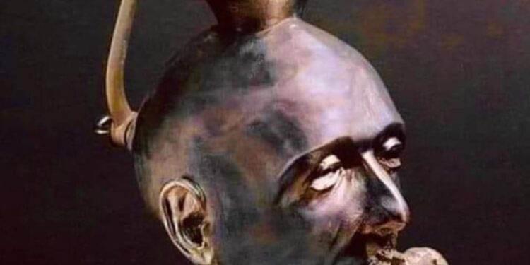 ما لي اراك منفوشا كما ديك الهرات …