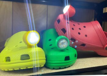 شركة أمريكية تصدر حذاء صيفى مصمم بكشاف..