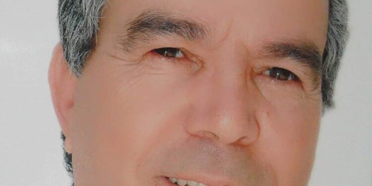 عِندَما تَلُفٌني عًبائَة الحُزن …