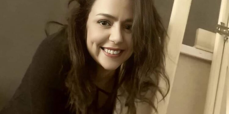 في تَشْكِيل الهُناك …