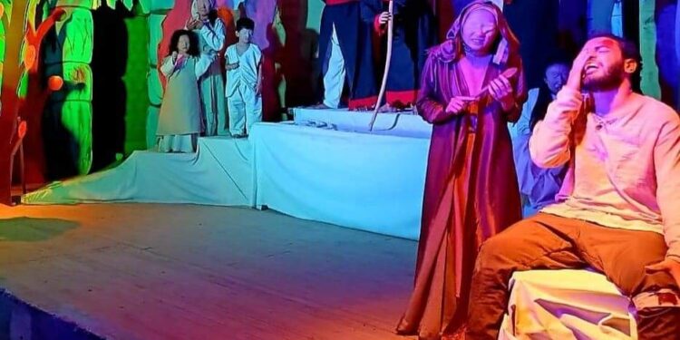 العرض المسرحي “عين الشفق” يختتم لياليه بديروط