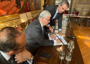 وزير التعليم العالي يوقع على صك هبة “بيت مصر”