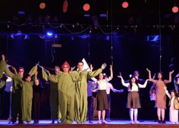 هجوم على كوكب الأرض” على مسرح الطفل بالدقهلية