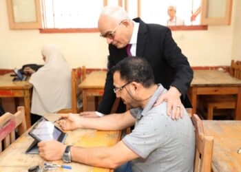 وزير التربية والتعليم يتفقد مقر التصحيح الإلكتروني بمدرسة المنصورة العسكرية