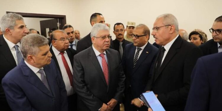 وزير التعليم العالي يتفقد جامعة الإسماعيلية الجديدة الأهلية