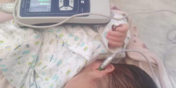 الصحة: فحص 4 ملايين و997 الف طفل لعلاج ضعف وفقدان السمع