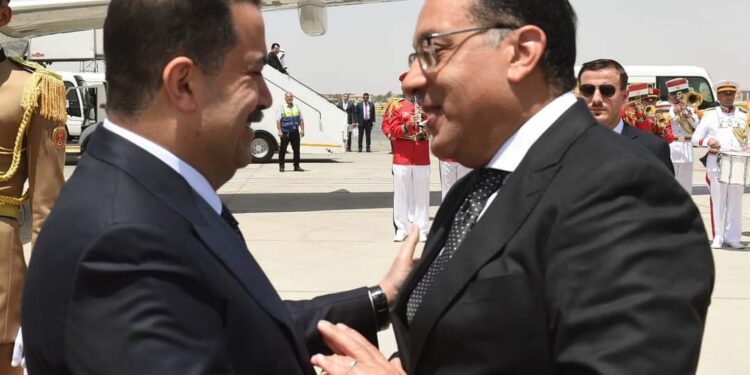 رئيس الوزراء يستقبل رئيس الوزراء العراقي والوفد المرافق له بمطار القاهرة …