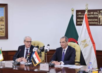 وزير الاتصالات وتكنولوجيا المعلومات: كابلين بحريين جديدين للربط بين مصر والجزائر