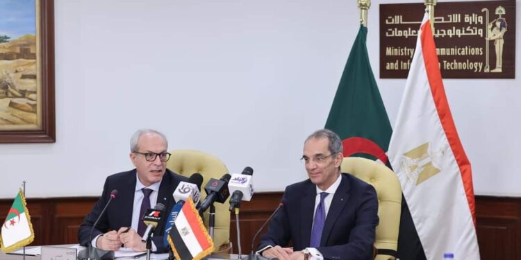 وزير الاتصالات وتكنولوجيا المعلومات: كابلين بحريين جديدين للربط بين مصر والجزائر