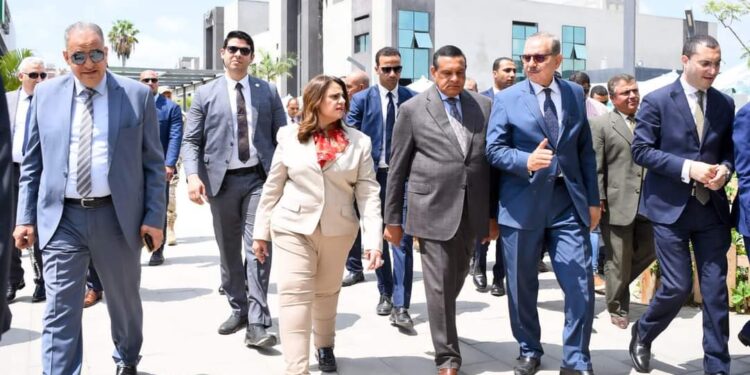 وزيرا الهجرة والتنمية المحلية ومحافظ الغربية يتفقدون المنطقة اللوجيستية بطنطا