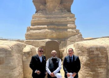 رئيس الوزراء يصطحب نظيره الهندي في جولة بمنطقة الأهرامات