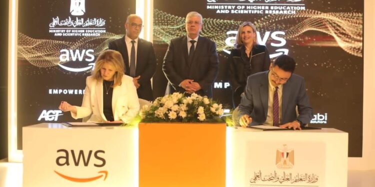 وزير التعليم العالي يشهد توقيع بروتوكول تعاون بين وزارة التعليم العالي وشركة أمازون