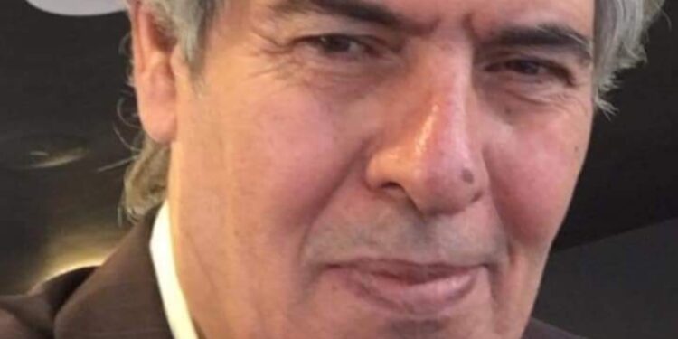 لاَ أَعْلَمُ مَاذَا تَطْلُبُ هَذِي المِرْآةُ …