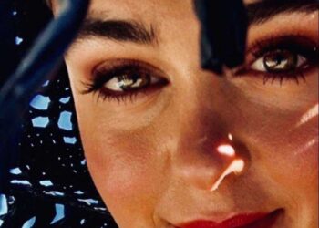 أنا لست إلا نسمات …