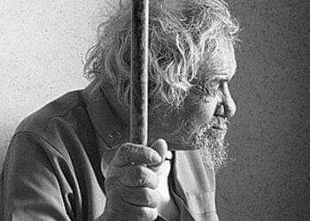 انا عايش مش ميت …