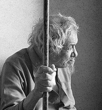 انا عايش مش ميت …