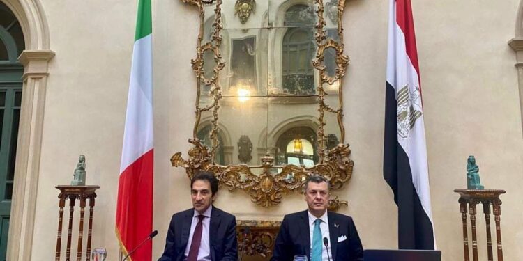 وزير السياحة يستهل زيارته لإيطاليا بعقد عدد من اللقاءات المهنية