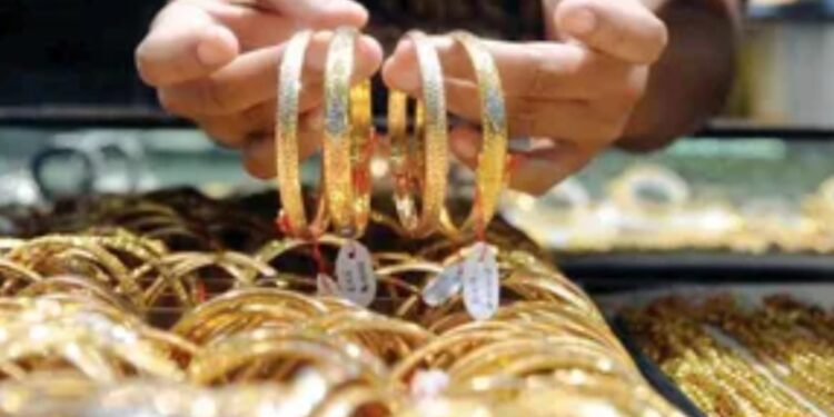 أسعار الذهب تواصل التراجع.. والجرام يخسر 15 جنيها من قيمته