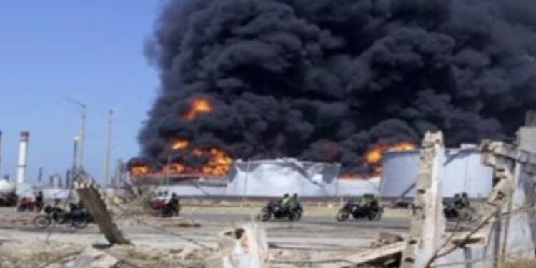 حريق فى خطوط البترول بمصفاة ميناء الأحمدى الكويتية
