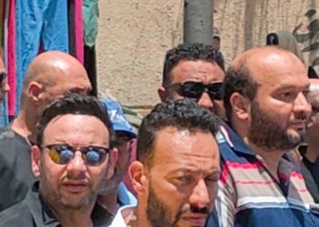 مصطفى قمر يتقدم تشييع جثمان عمته في الإسكندرية
