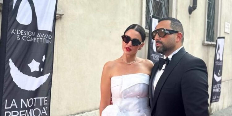 درّة تحتفل مع زوجها بفوزه بجائزة دولية …