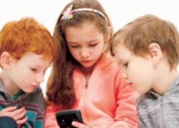 هولندا تحظر المحمول والساعات الذكية بالمدراس