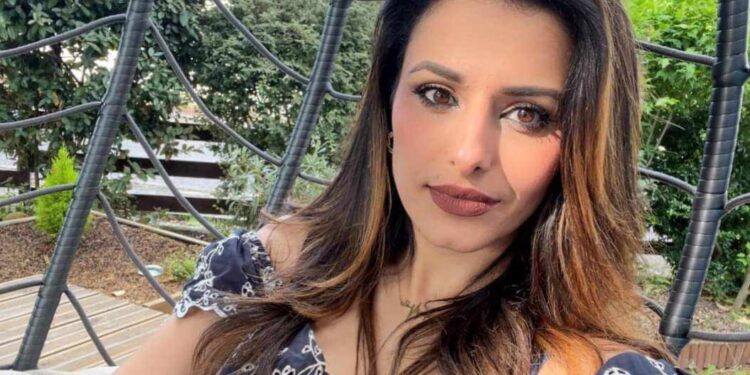 لا أحتملُ رؤيةَ عصفورٍ في قفص”