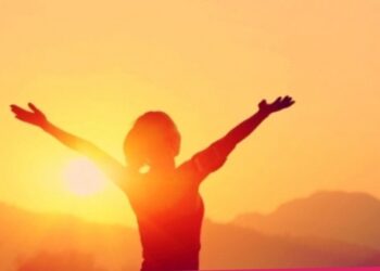 أعراض ضربة الشمس للكبار وعلاجها.. قد تؤدي للوفاة في الحال