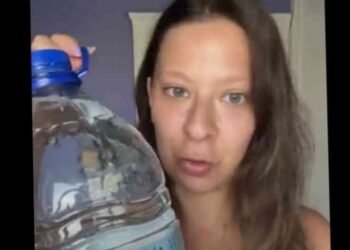 مهندسة وراثية تختبر فوائد ماء زمزم