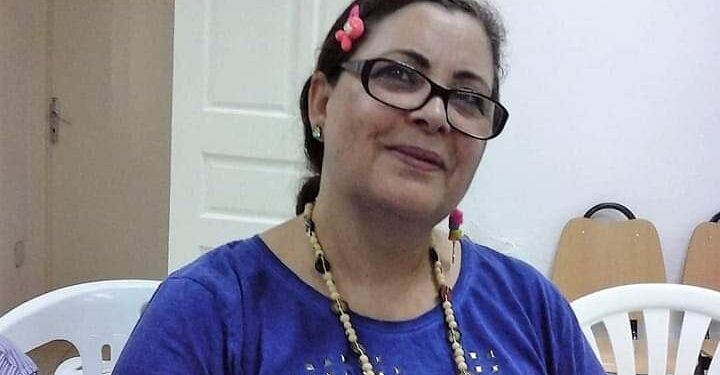 الورد من سباته كل ربيع ينهض …