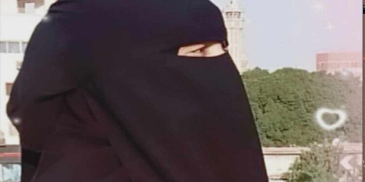 « فإبلع لسانك » للشاعرة حنان إبراهيم الكاشف …