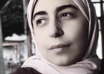 حَسنَاءُ يُوسُفُهَا بِكُلِّ كَيانِ