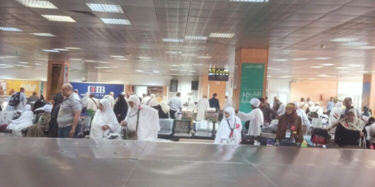 مطار الأقصر الدولى يستقبل أولى رحلات الحجاج العائدين من الأراضى المقدسة