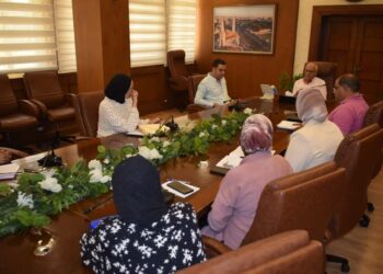 محافظ بورسعيد: تنفيذ دورات تدريبية للعاملين