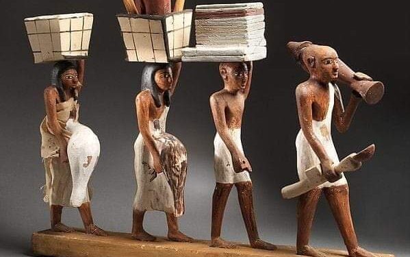 نموذج لحاملى القرابين من مقبرة “مكت رع” بالأقصر