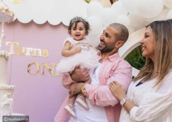 أحمد سعد يستقبل مولودته الثانية بالآذان …