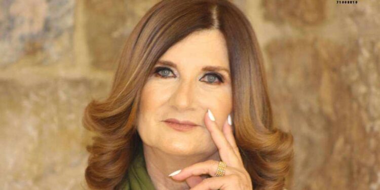 « أن نراها » للشاعرة حسناء سليمان…