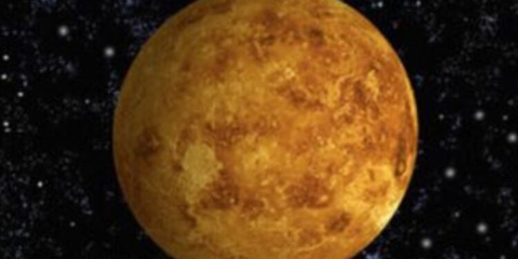 انتظروا .. إصطفاف سماوي ثلاثي الألوان يزين السماء اليوم