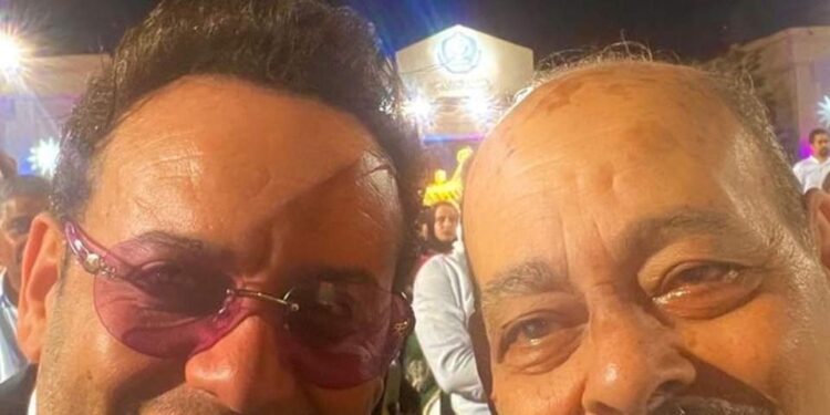 ظهور نادر لوالد مصطفى قمر …