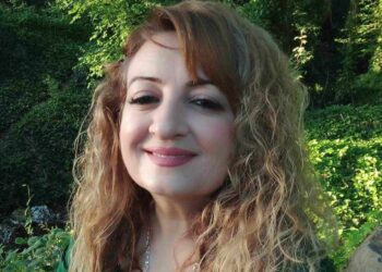 النَّاسُ شَتَّى وَالنُّفُوْسُ مَعَادِنُ