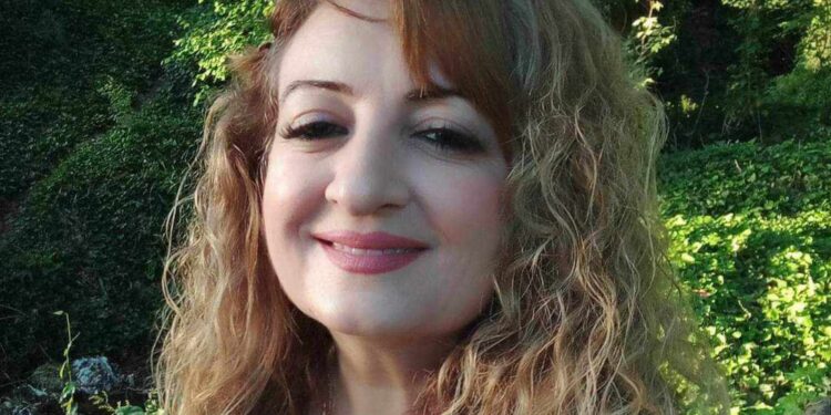 النَّاسُ شَتَّى وَالنُّفُوْسُ مَعَادِنُ