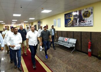 رئيس الوزراء يتفقد وحدة مرور سيوة