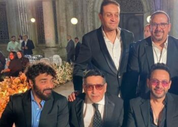 آخر ظهور لعلاء عبد الخالق.. فرحة مع أصدقاء العمر رغم المرض